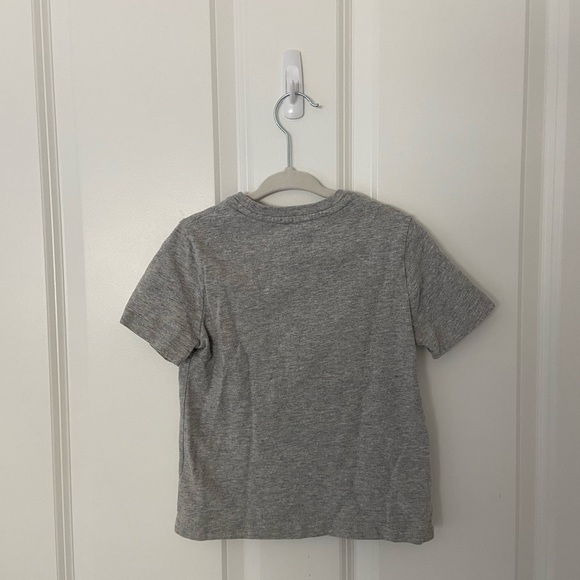 Boy’s Gap T-shirt in 4T - Picture 2 of 2